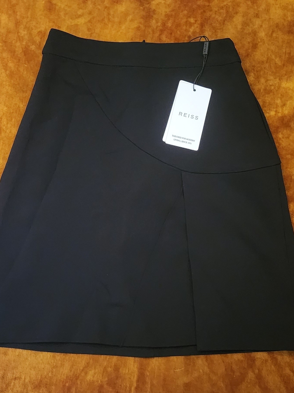 🤩SALE🤩 NWT Reiss Black Mini Skirt with Curved Panel Detail